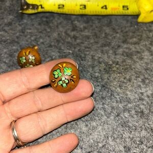 VINTAGE UNIQUE 1970 CLIP EARRINGS, FLOWER DESIGN 1" IN DIAMETER